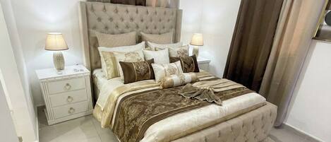 Desk, iron/ironing board, WiFi, bed sheets