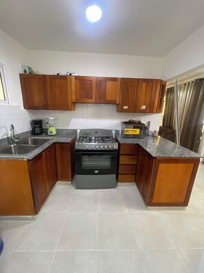 Microwave, oven, stovetop, coffee/tea maker