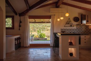 Fridge, microwave, oven, stovetop - THE HIDEOUT Exclusive residence surrounded by nature, near Porto Rotondo (Sardegna)