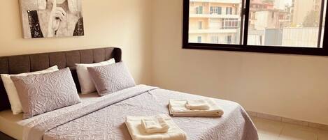 Iron/ironing board, WiFi, bed sheets