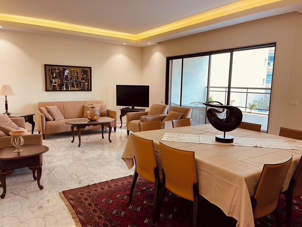 Spacious 3-bedroom Apartment With Ac In Beirut Walking Distance To Downtown - Beyrouth