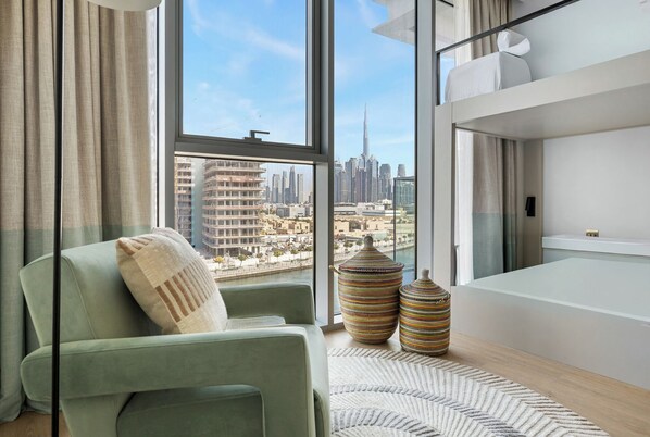 Free WiFi - 3BR with Burj Khalifa and Canal View (Dubai)