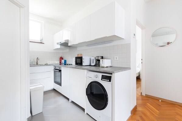 Private kitchen - City Pearl 2-bedroom apartment, Prime Location! (Zagreb)