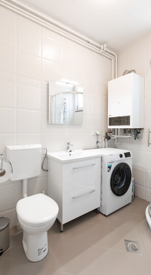 Bathroom - City Pearl 2-bedroom apartment, Prime Location! (Zagreb)