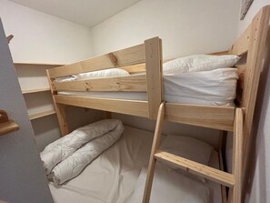 Iron/ironing board, WiFi - 6-person apartment in Valfréjus resort center at the foot of the gondolas! Ideal for families! (Valfréjus)