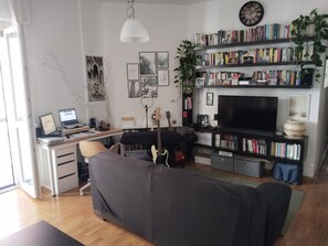 Shared Dormitory, 1 Bedroom, Smoking | Living room