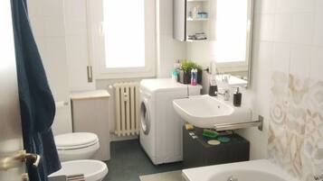 Shared Dormitory, 1 Bedroom, Smoking | Bathroom