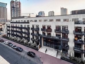 Exterior - Free housekeeping visits during your stay - Stayshort - JVC Apartment Sleeps 4 Great for Families (JVC)