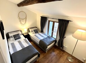 Iron/ironing board, WiFi, bed sheets - Gîte Ponpon – Les Petites Écuries: Oasis au bord du Canal du Midi (Marseillette)