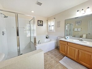 Bathroom - The White House 4 Bedroom Home (Clermont)