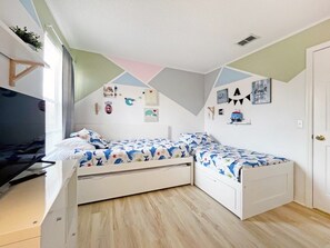 House, 6 Bedrooms
