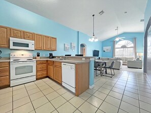 House, 3 Bedrooms | Private kitchen - Highgate Haven 3 Bedroom Home (Davenport)