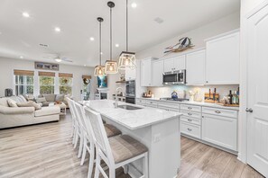 Microwave, dishwasher, coffee/tea maker - Big Blue Sky, Ocean View, De House, 4 bedrooms, sleeps 12 (Ocean View)