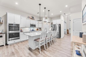 Microwave, dishwasher, coffee/tea maker - Big Blue Sky, Ocean View, De House, 4 bedrooms, sleeps 12 (Ocean View)