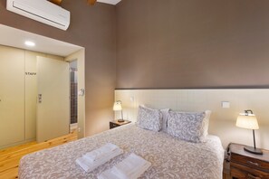 Ferros/tábuas de passar roupa, Wi-Fi, roupa de cama