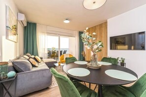 Flat-screen TV - Blue waves apartment (Mandre)