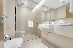 Bathroom - 2BR M Room CF7 B Near Jumeirah Beaches (Dubai)