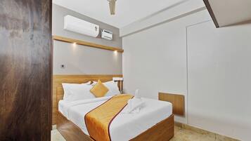 Laptop workspace, free WiFi