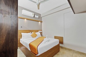 Deluxe Room | Laptop workspace, free WiFi