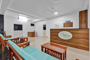 Reception - Olive Lakeview Serviced Apartments (Chennai)