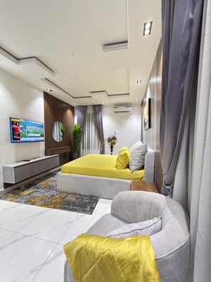 3 bedrooms, iron/ironing board, free WiFi, bed sheets - Luxury 3 bedrooms in a secured and serene environment 10mins to the Int Airport (Ikeja)
