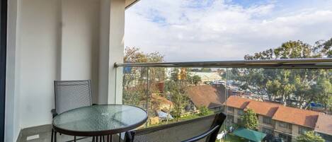 Familie appartement, balkon, uitzicht op de stad | Balkon