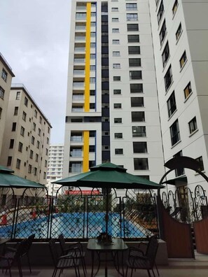 Outdoor pool - Himalaya Heights Furnished Apartments (Nairobi)