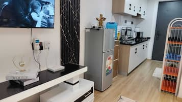 Classic Studio Suite, Balcony, City View | Living area | Smart TV