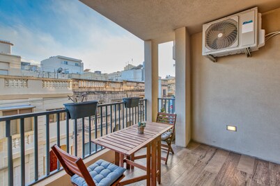 Bright & Cozy 3-Bedroom Apartment ACAL1-1