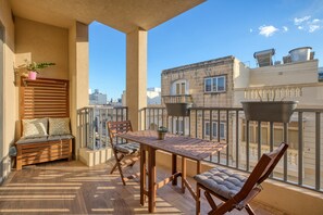 تناول الطعام بالخارج