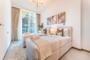2 bedrooms, in-room safe, iron/ironing board, free WiFi - Balcony Facing a Partial Canal View, Close to Metro and Marine Transport (Dubai)