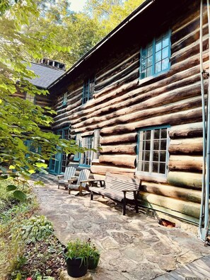 Exterior - The Big House @ Wendover - Historic Home (Wendover)