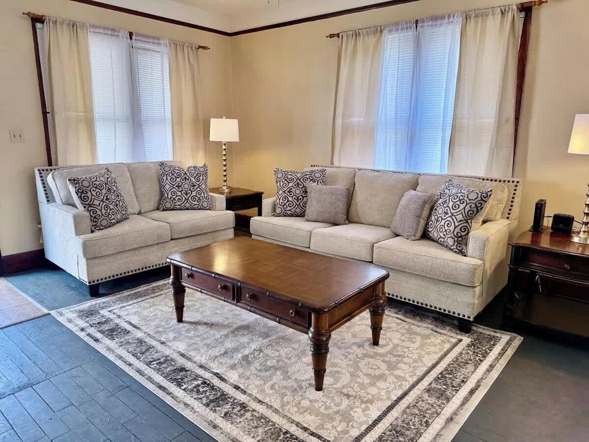 Televisión y oficina 