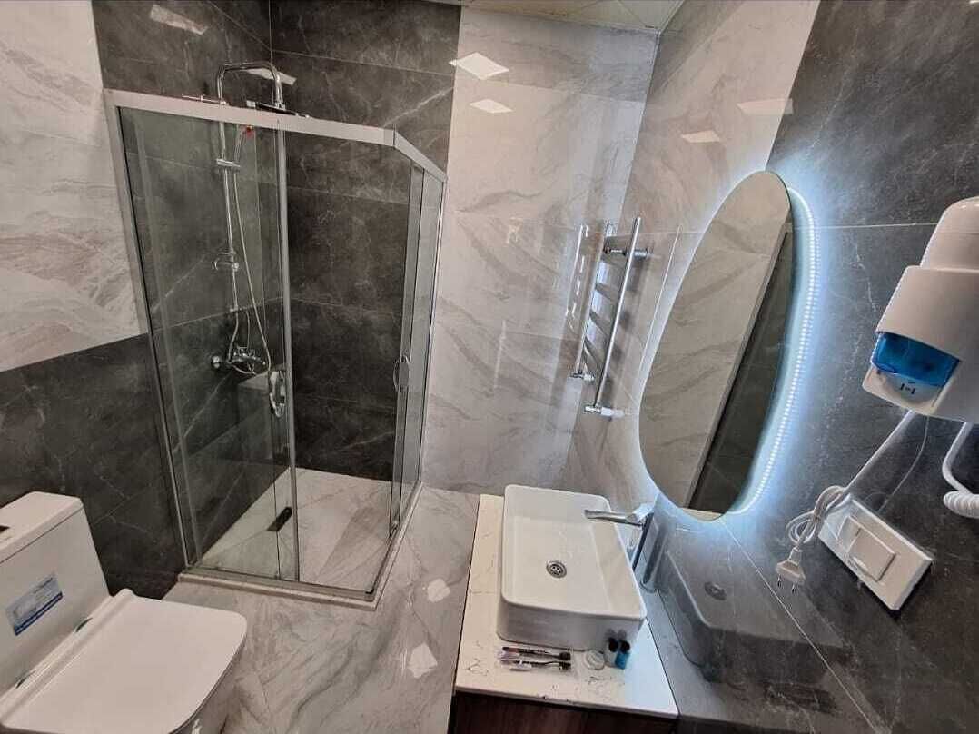 Standard Twin Room, City View | Bathroom