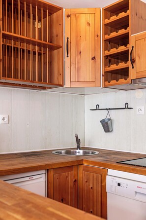 Réfrigérateur, micro-ondes, plaque de cuisson, lave-vaisselle