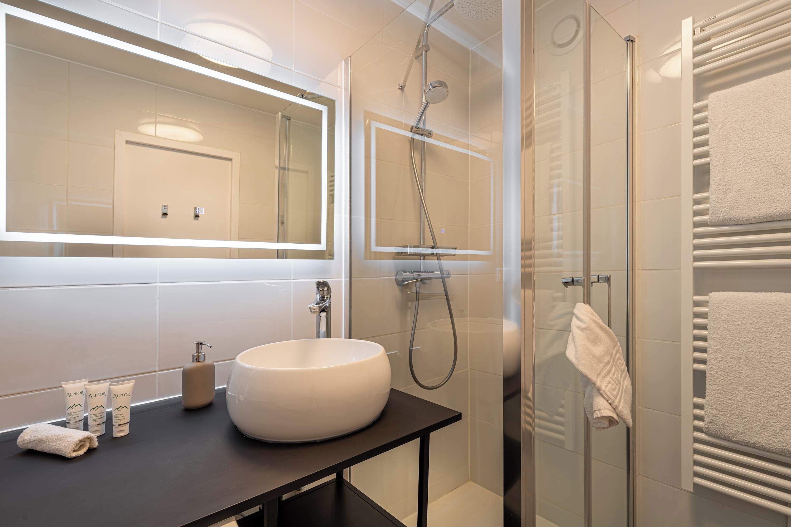 Douche, sèche-cheveux