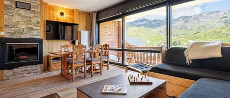 Télévision, cheminée