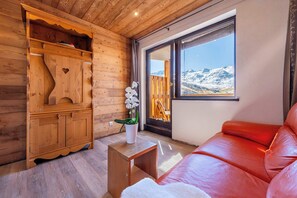 Interior - Residence les Olympiades, Ski In-Out with WiFi in Val Thorens, “V5” by Versant Collection (Les Belleville)