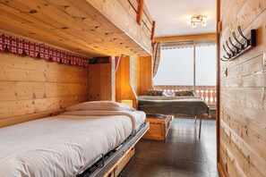 1 bedroom, WiFi - Residence Dôme de Polset, Ski In-Out with WiFi in Val Thorens, “V2” by Versant Collection (Val Thorens)