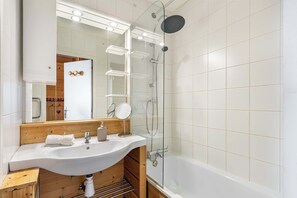 Douche, sèche-cheveux