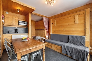 Interior - Residence Dôme de Polset, Ski In-Out with WiFi in Val Thorens, “V2” by Versant Collection (Val Thorens)