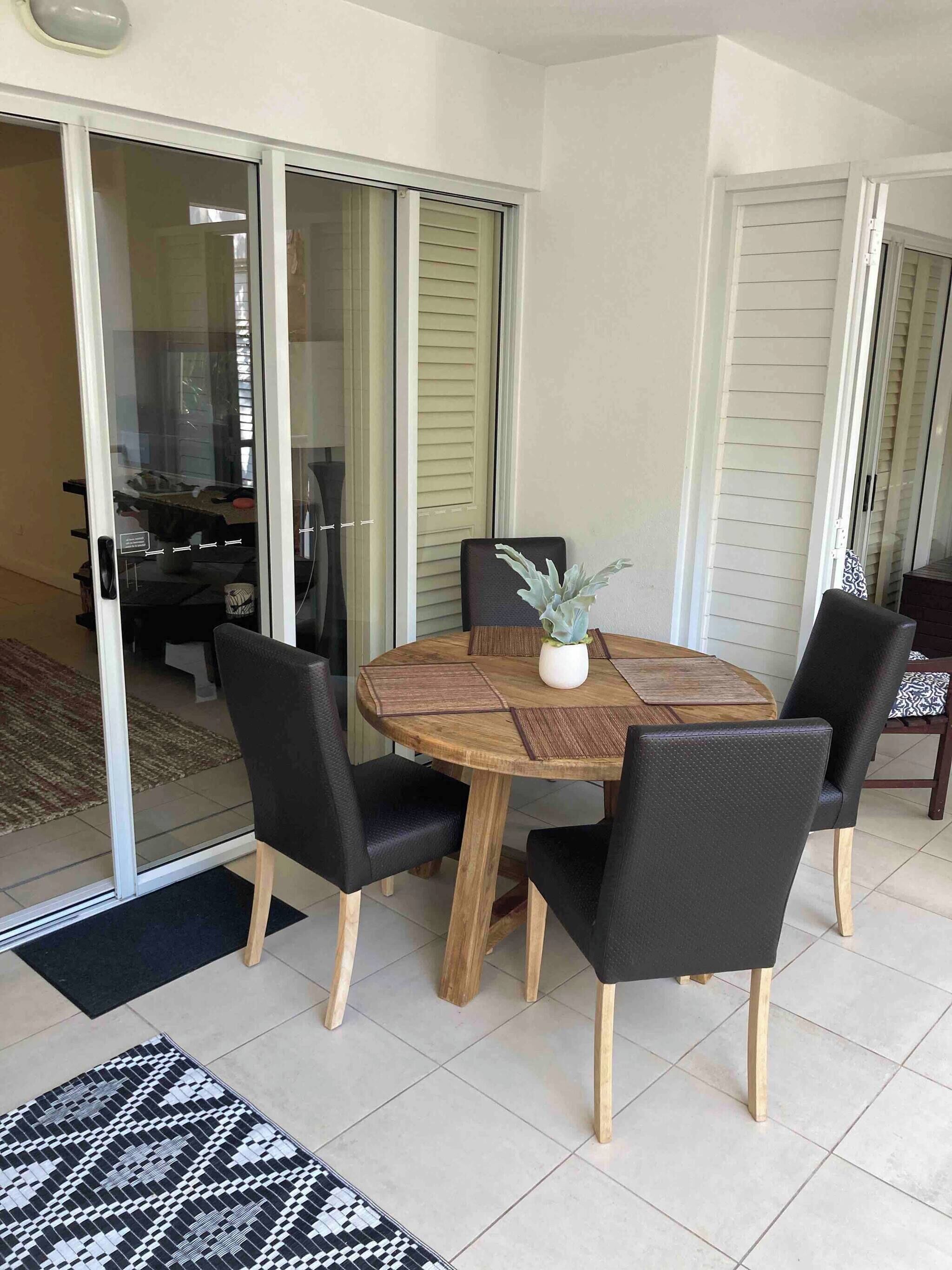 Apartment, 2 Bedrooms, Balcony | Dining room