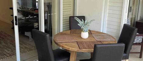 Apartment, 2 Bedrooms, Balcony | Dining room