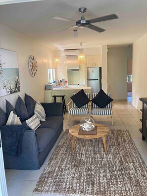 Living room - Peppers Palm Cove Luxury (Cairns)