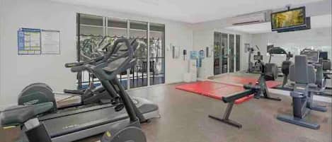 Apartamento, 2 quartos, sacada | Sala de fitness