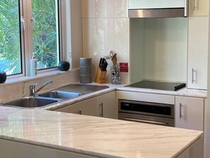 Căn hộ, 2 phòng ngủ, ban công | Nội thất