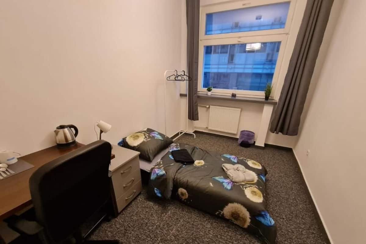 Chambre classique, 1 lit jumeau | Bureau, espace de travail pour ordinateurs portables