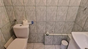 A bathroom with a toilet, bidet, and bathtub. - Fantastic Inn Warsaw - Jasna (Warsaw)