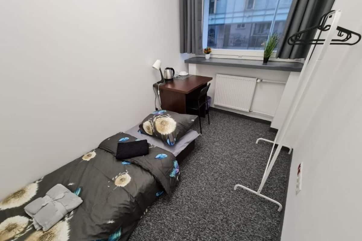 Chambre classique, 1 lit jumeau | Bureau, espace de travail pour ordinateurs portables