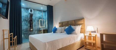 Tabla de planchar con plancha, wifi gratis y ropa de cama